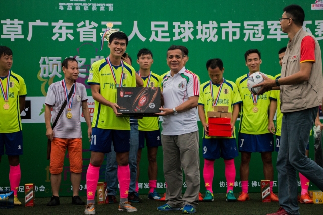 王哲林24+17布莱德索26分 上海终结新疆6连胜